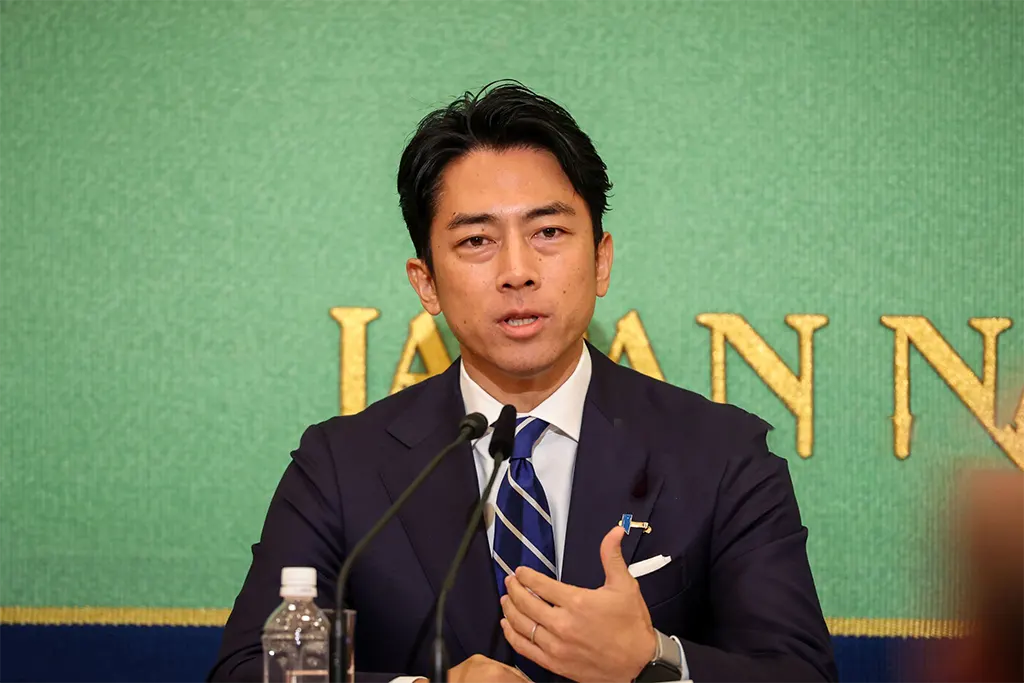 Shinjiro-Koizumi-sworn-in-as-new-Agriculture-Minister-japan Shinjiro Koizumi gives interview in conference