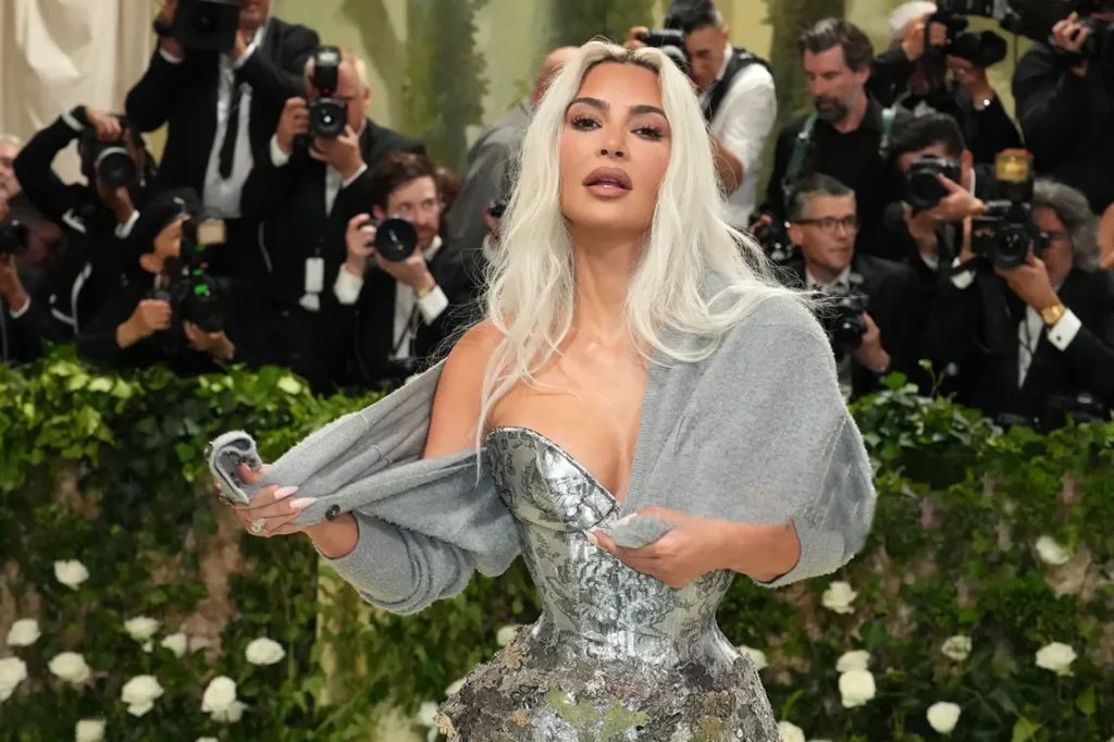 kim-kardashian-diamond-bathtub-expensive kim kardashian diamond bathtub expensive