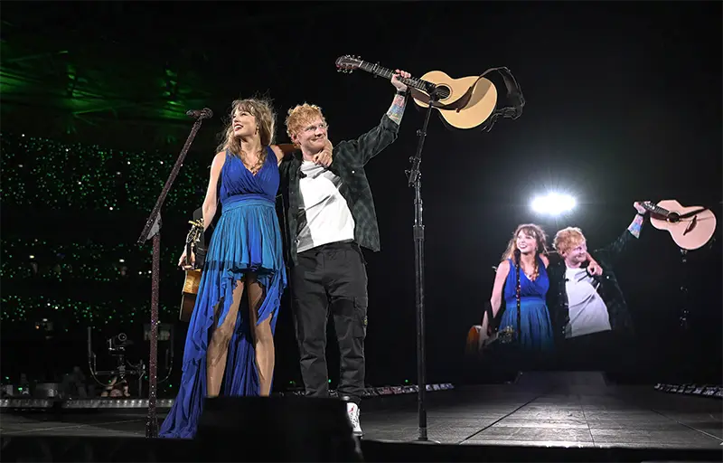 taylor-swift-karaoke-whitney-houston-2016 Taylor Swift and Ed Sheeran singing together at a private house party in 2016
