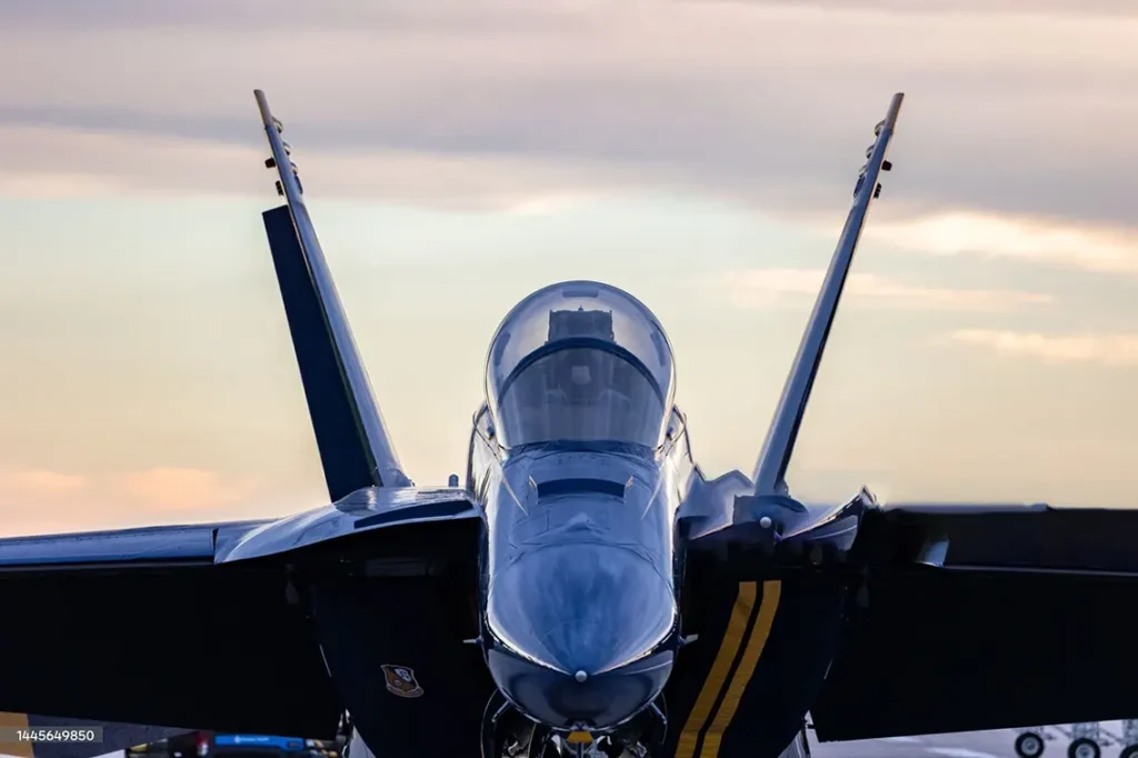 us-navy-super-hornet-landing-ussr a fighter jet