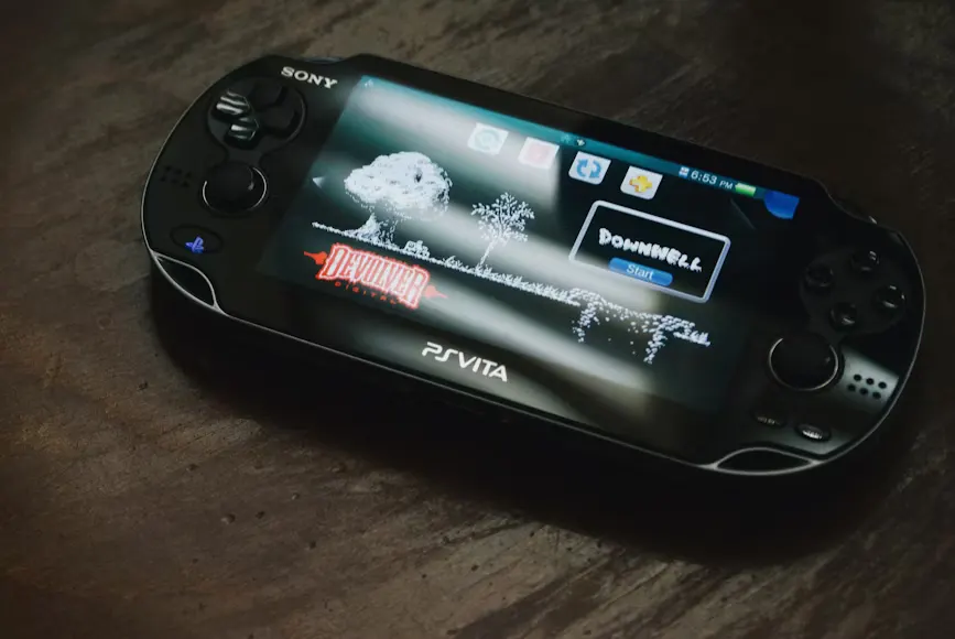 fans-react-new-psp-announcement • Comparison between the old PSP and potential 2025 model.