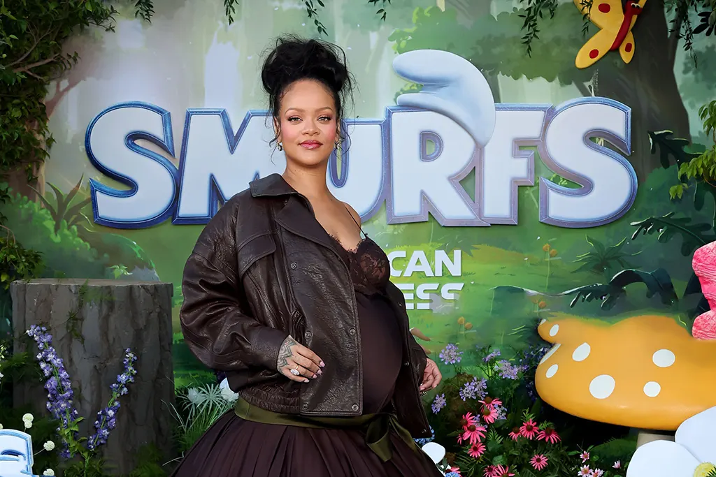 rihanna-met-gala-2025-balmain-maternity-gown Rihanna at Met Gala 2025 in a black-and-gold Balmain maternity gown, redefining pregnancy fashion with bold high couture.