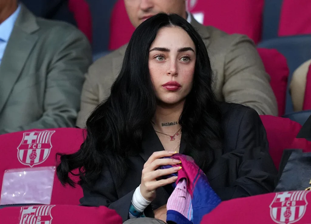 nicky nicole watching bercelona match