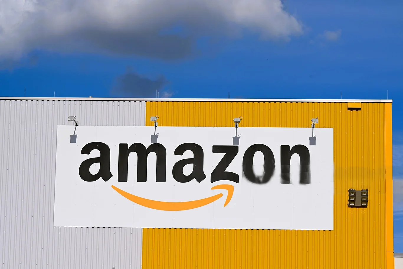 amazon-robot-warehouse-automation-2025