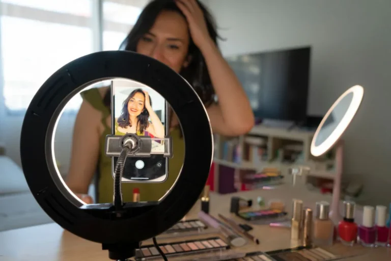 tiktok-content-creator-earning-online