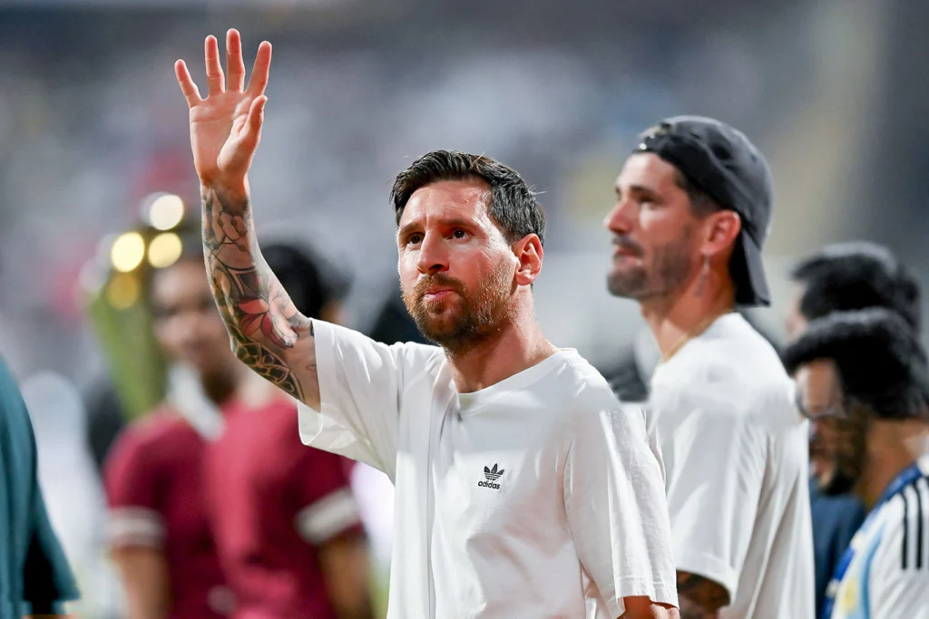 5.	Lionel Messi looking visibly distressed and surrounded by a dense crowd of politicians and officials on the field, blocking him from fans.